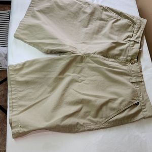 ONEILL SIZE 38 SHORTS IN GOOD SHAPE